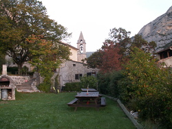 Au milieu du village