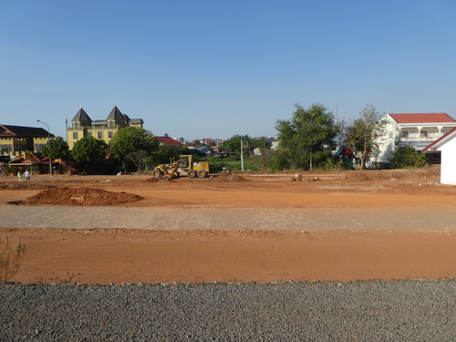 Paks&eacute;, digue sur le M&eacute;kong